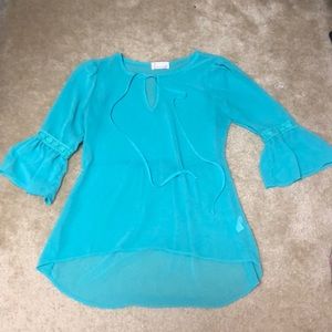 Blouse with flare sleeve and keyhole top